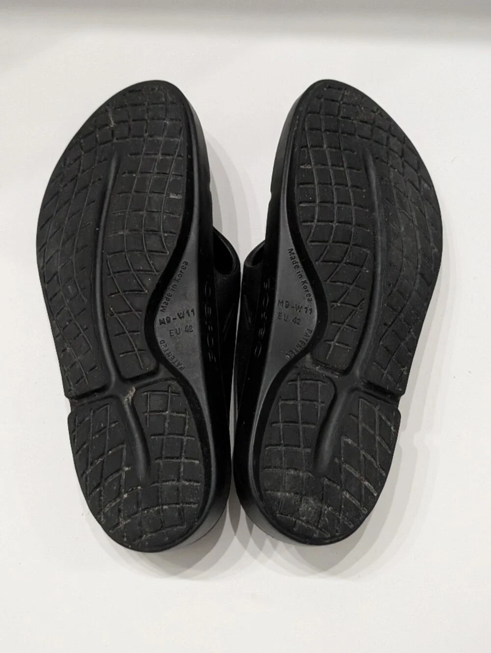 OOFOS Unisex OOriginal Flip Flop Sandals Black Comfort Recovery Men’s 9 Women 11